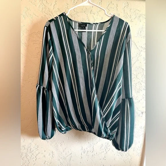 Green stripes sleeve ballon top - Picture 2 of 5